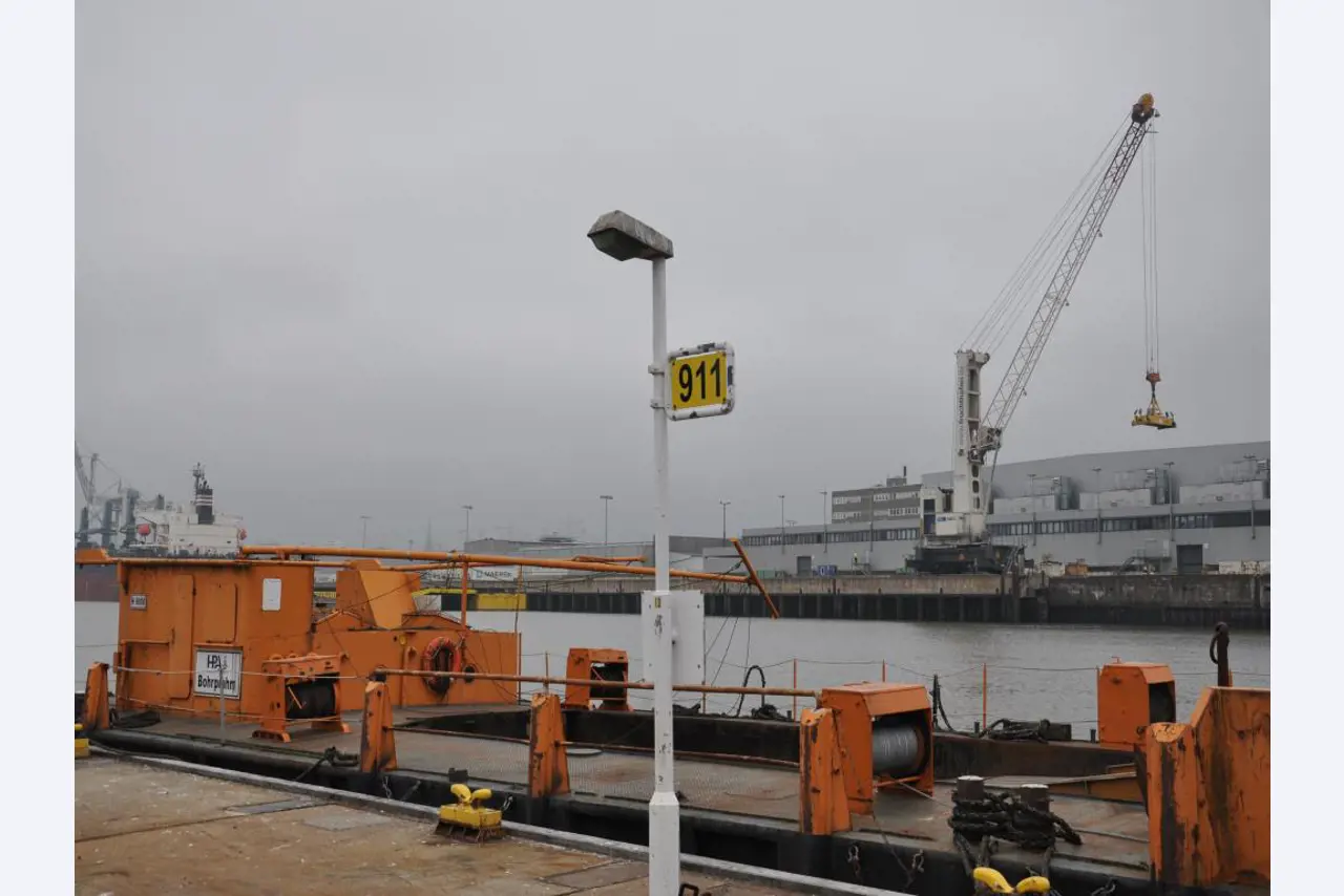 Diversos utensílios flutuantes-36