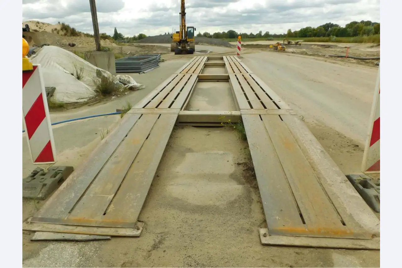 various floating work equipment-1