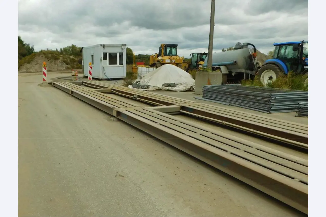 various floating work equipment-6