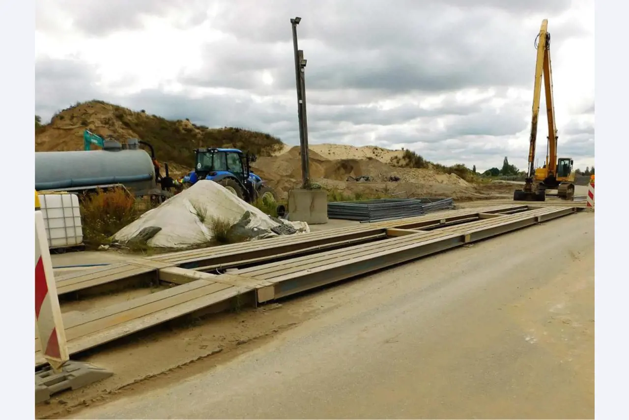 various floating work equipment-9