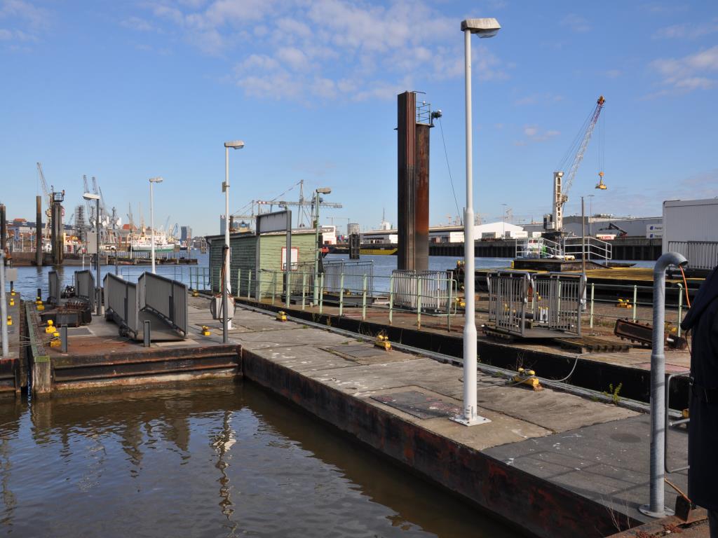 Obsługa sprzętu ze środowiska portowego/inżynieria hydrauliczna-12