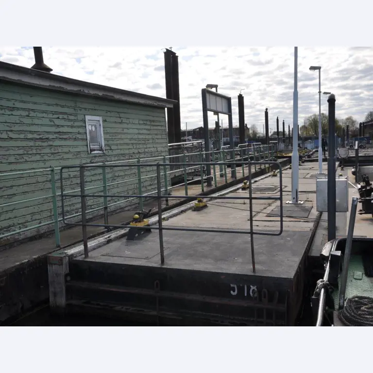 Provozní zařízení z prostředí přístavu/hydraulika-6