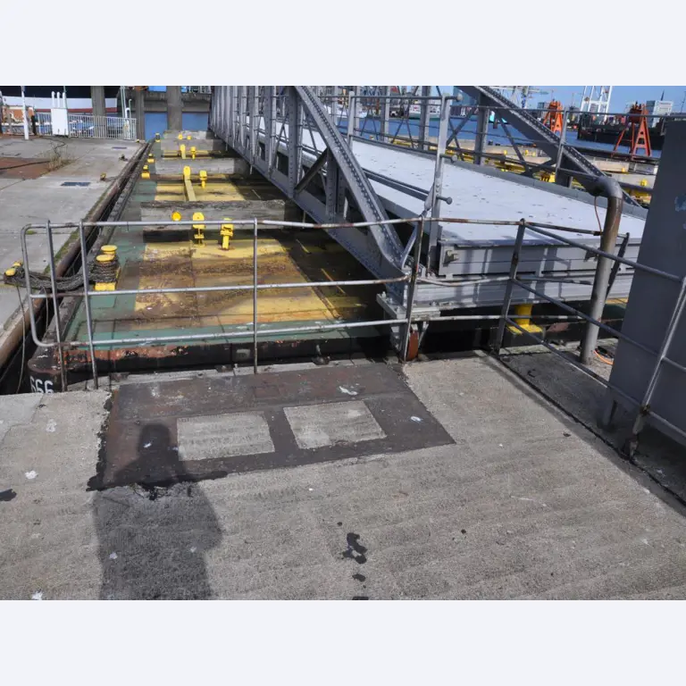 Betriebsausstattung aus dem Hafenumfeld/ Wasserbau-10