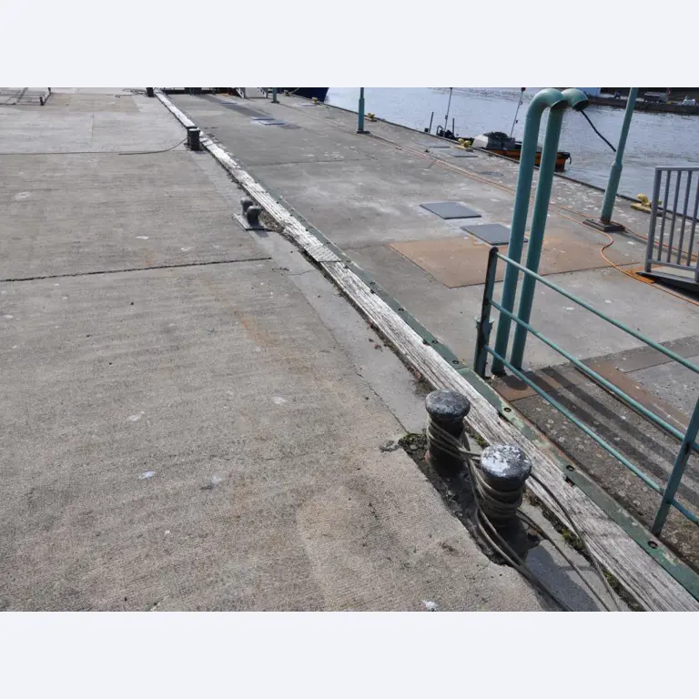 Betriebsausstattung aus dem Hafenumfeld/ Wasserbau-11