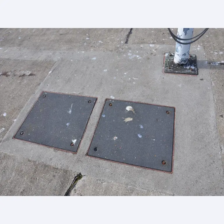 Betriebsausstattung aus dem Hafenumfeld/ Wasserbau-13