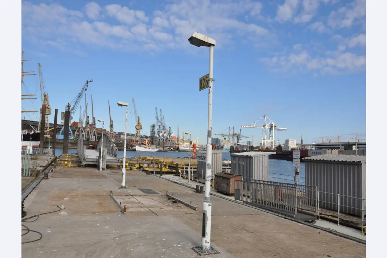 Betriebsausstattung aus dem Hafenumfeld/ Wasserbau-14