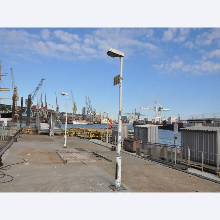 Betriebsausstattung aus dem Hafenumfeld/ Wasserbau-14