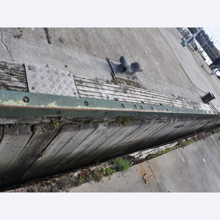 Betriebsausstattung aus dem Hafenumfeld/ Wasserbau-18