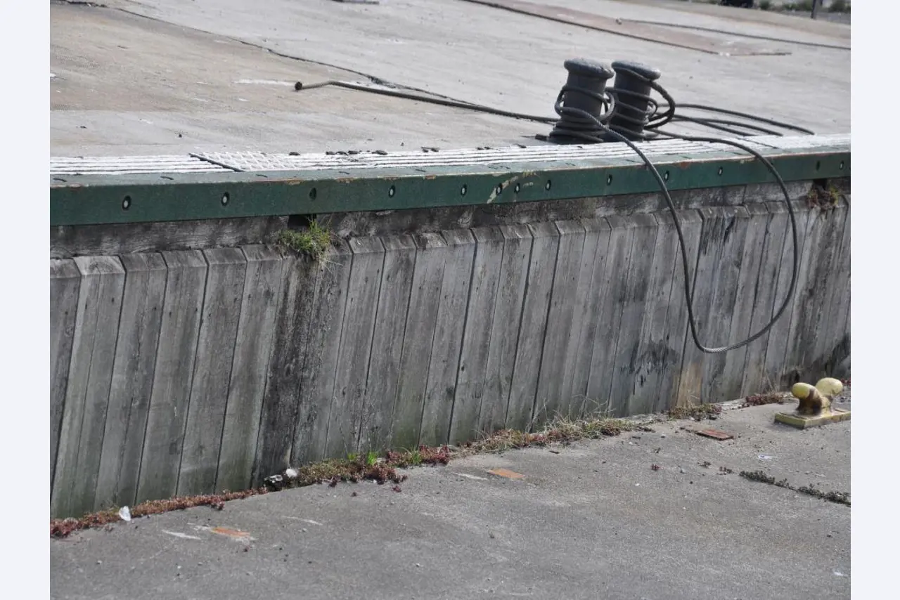 Betriebsausstattung aus dem Hafenumfeld/ Wasserbau-19