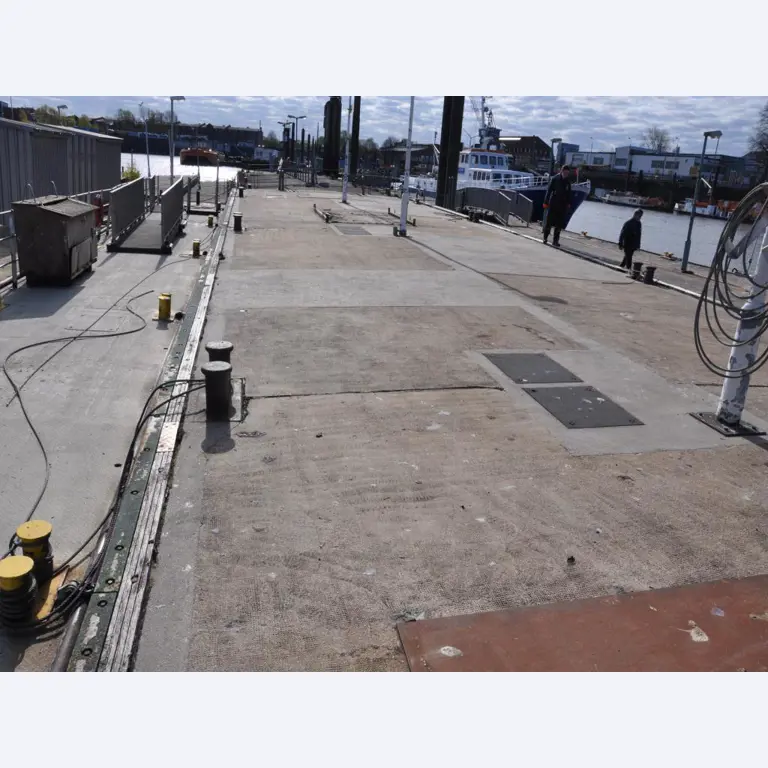 Betriebsausstattung aus dem Hafenumfeld/ Wasserbau-2