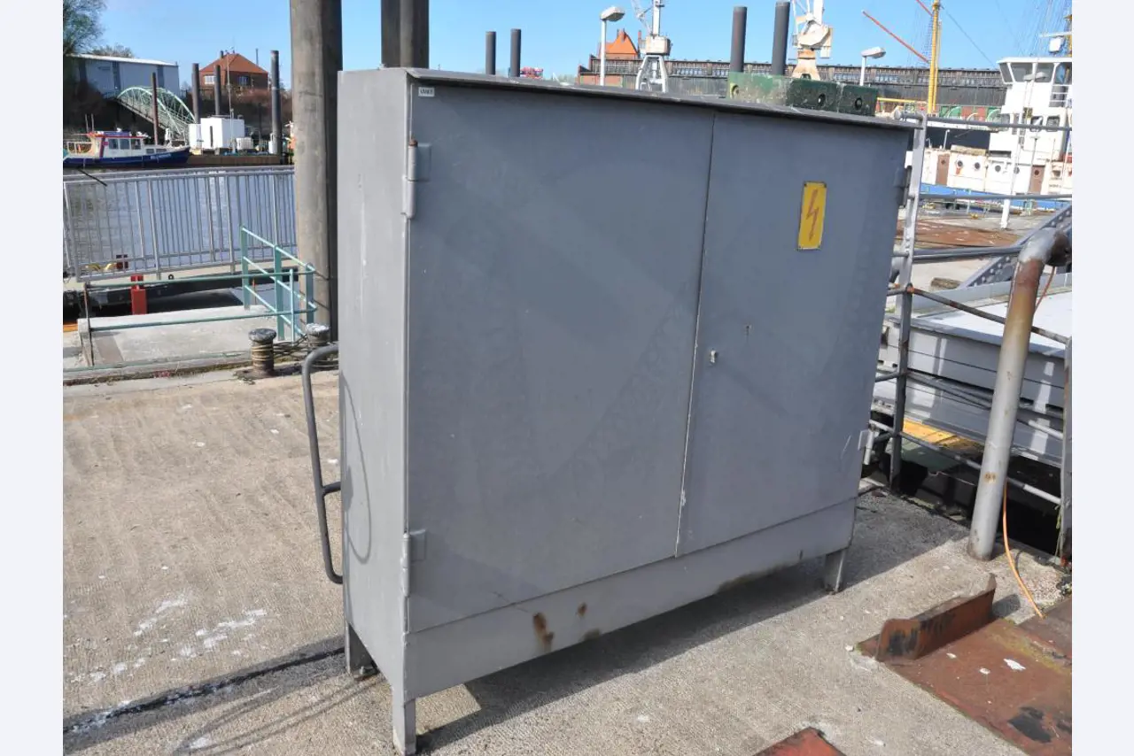 Betriebsausstattung aus dem Hafenumfeld/ Wasserbau-3