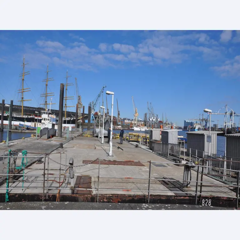 Betriebsausstattung aus dem Hafenumfeld/ Wasserbau-4