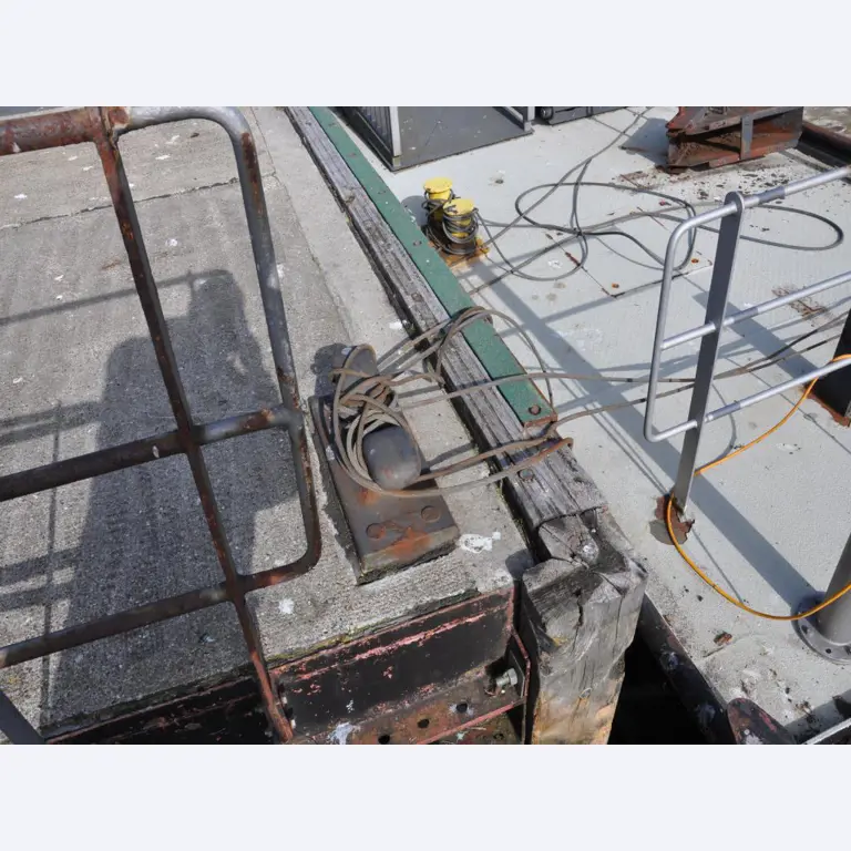 Betriebsausstattung aus dem Hafenumfeld/ Wasserbau-6