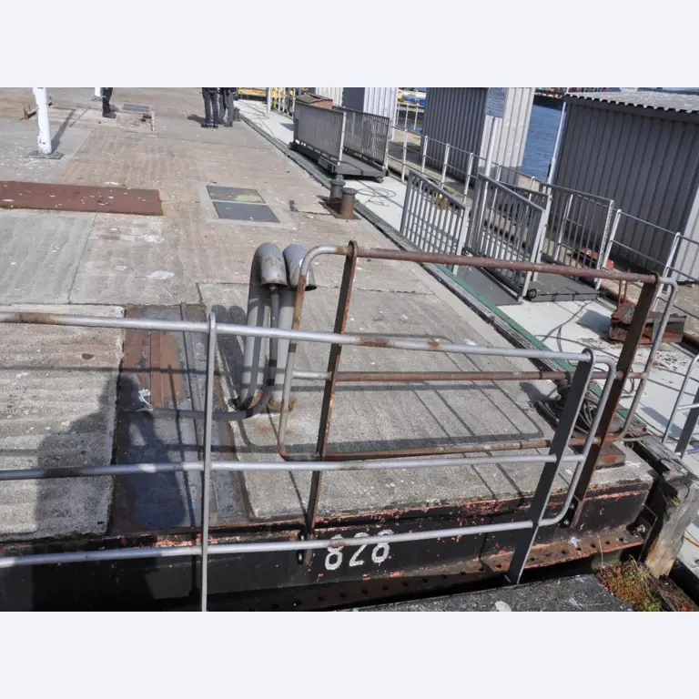 Betriebsausstattung aus dem Hafenumfeld/ Wasserbau-7
