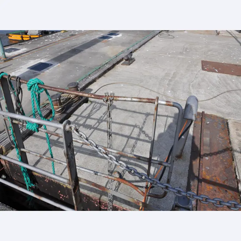 Betriebsausstattung aus dem Hafenumfeld/ Wasserbau-8