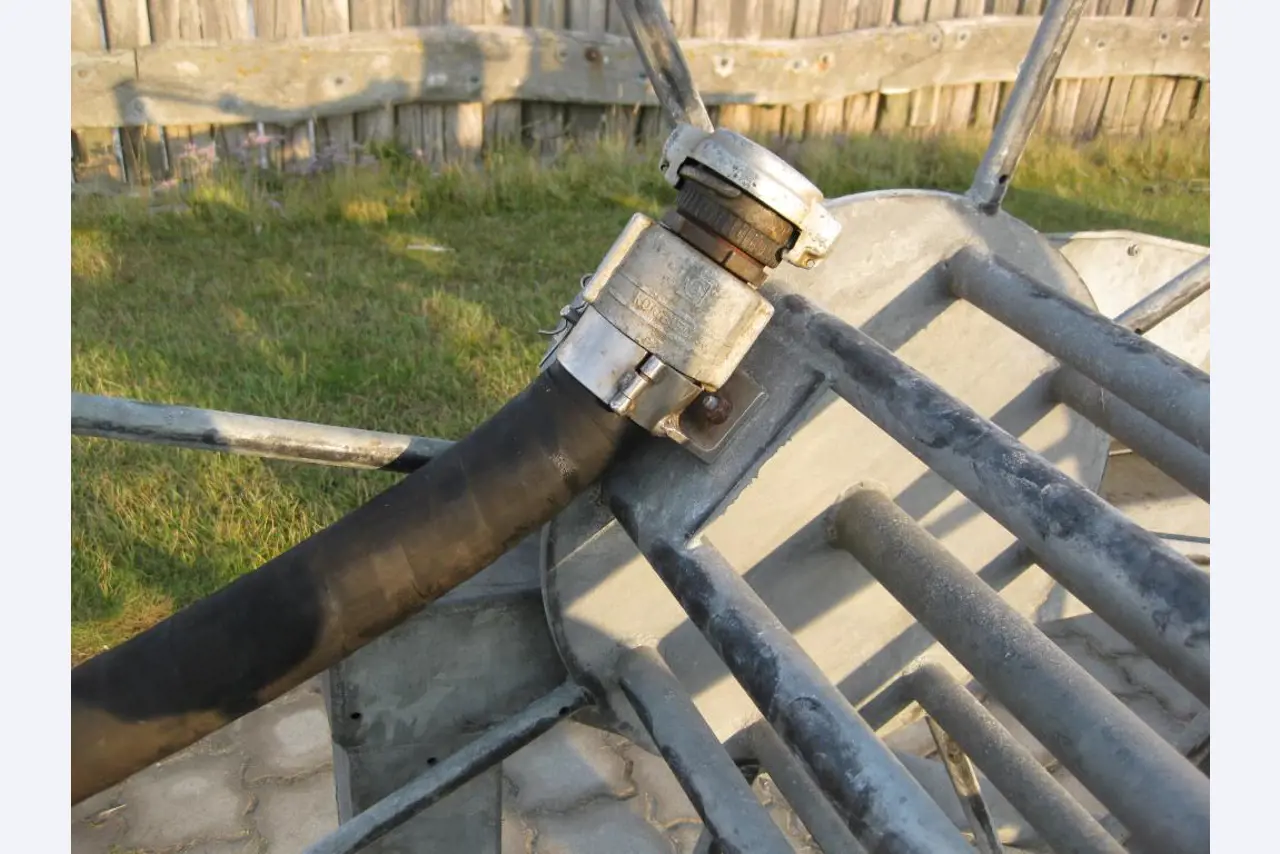 Betriebsausstattung aus dem Hafenumfeld/ Wasserbau-8