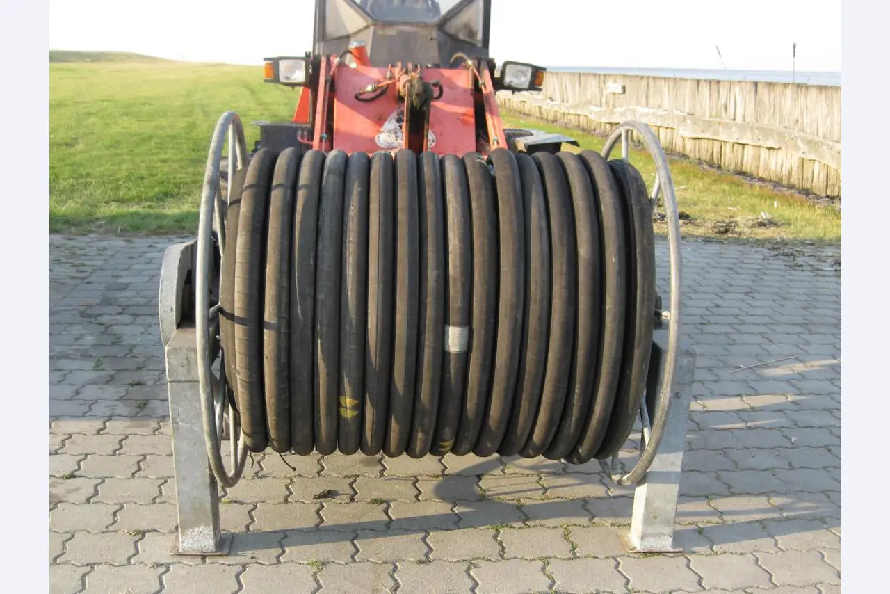 Betriebsausstattung aus dem Hafenumfeld/ Wasserbau-1