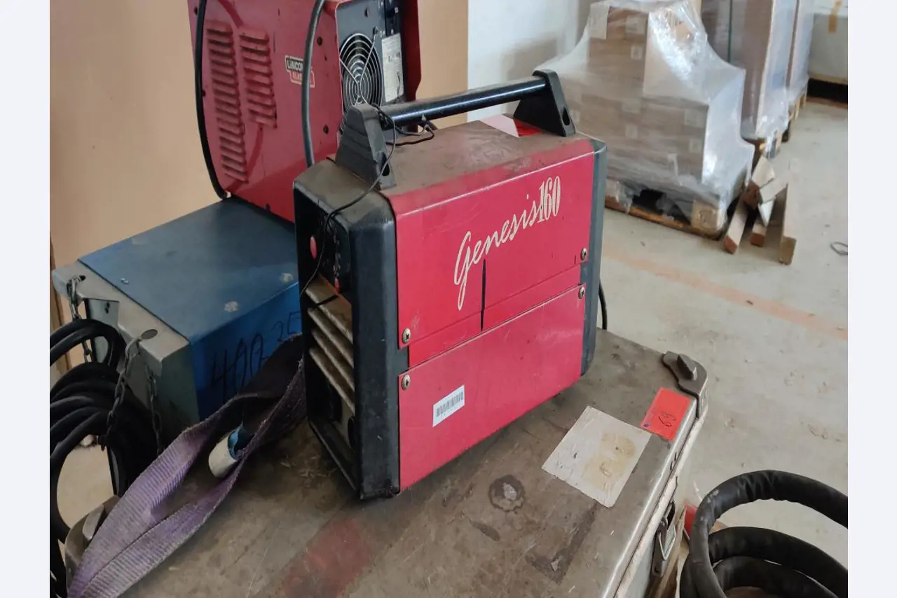 Wyposażenie warsztatowe/kanalizacyjne z terenu portu-4