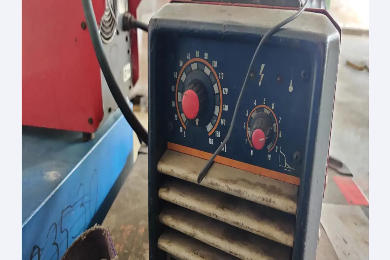 Wyposażenie warsztatowe/kanalizacyjne z terenu portu-5