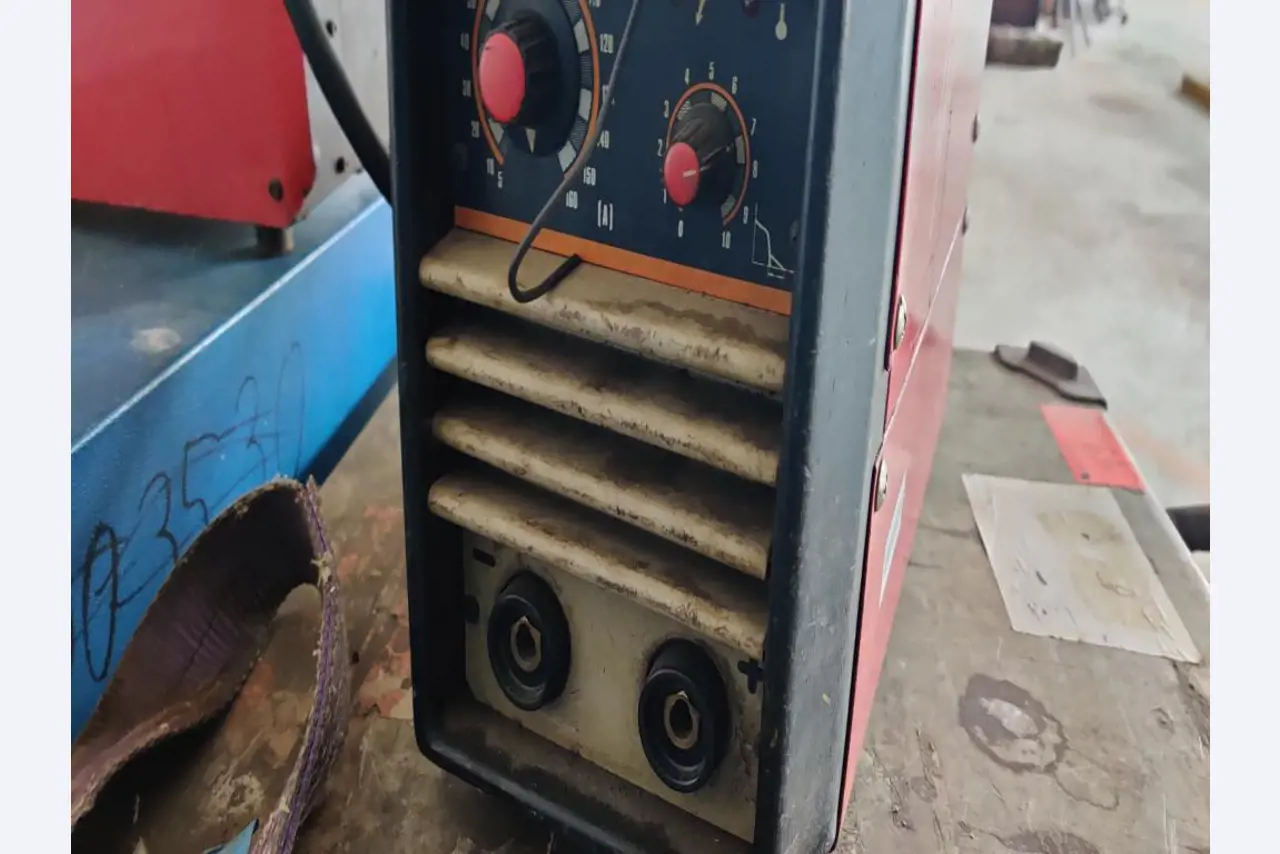 Wyposażenie warsztatowe/kanalizacyjne z terenu portu-6