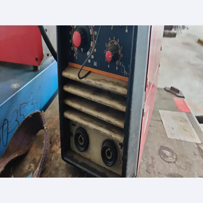 Wyposażenie warsztatowe/kanalizacyjne z terenu portu-6