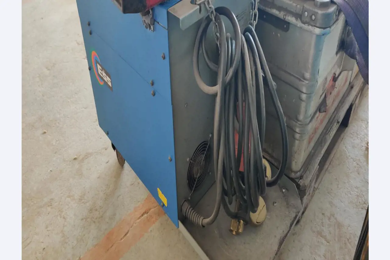 Dílenské/instalatérské vybavení z oblasti přístavu-3