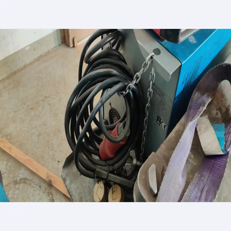 Dílenské/instalatérské vybavení z oblasti přístavu-4