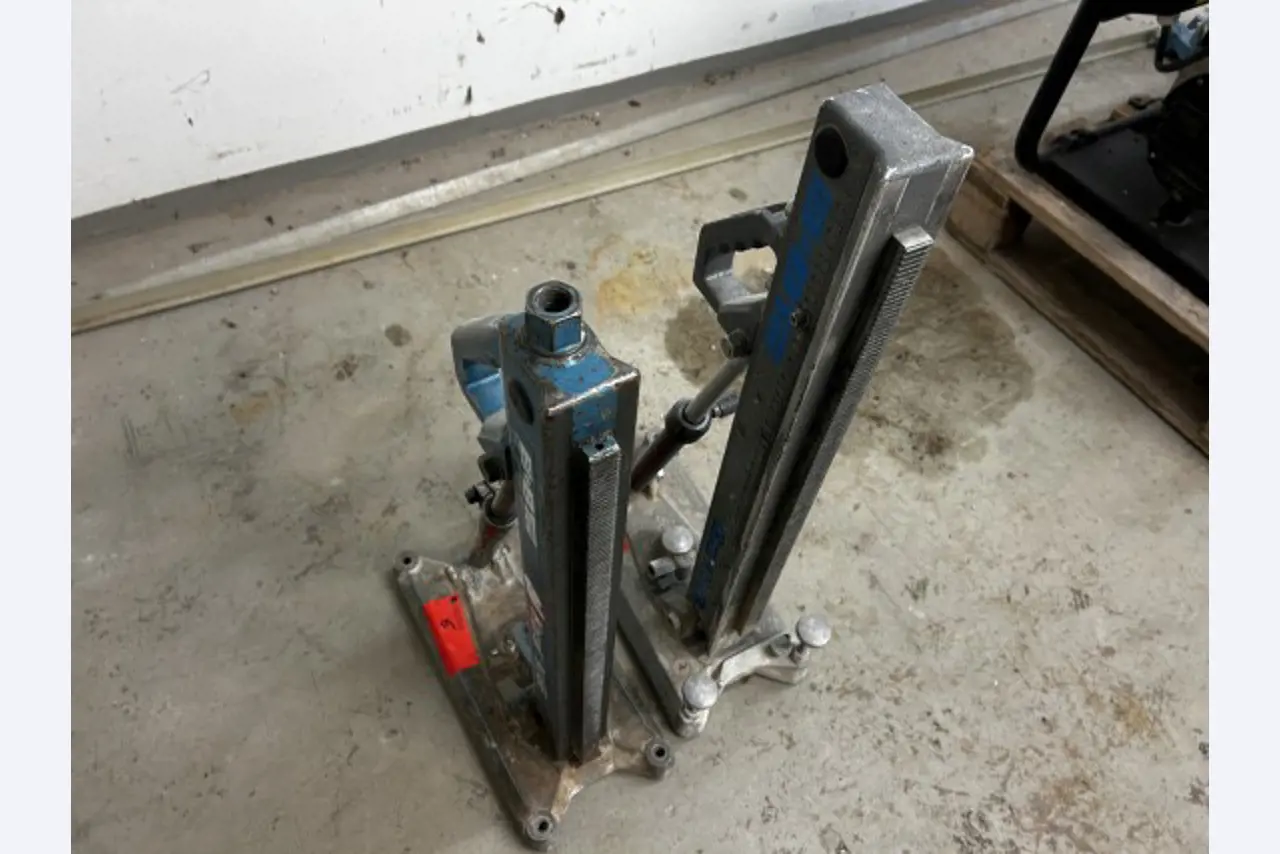 Working ship (direction finding boat) "Deepenschriewer IV" <br>and living barge "WS 3"-2