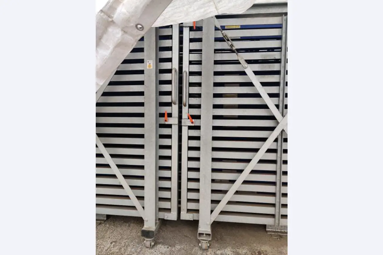 Working ship (direction finding boat) "Deepenschriewer IV" <br>and living barge "WS 3"-6