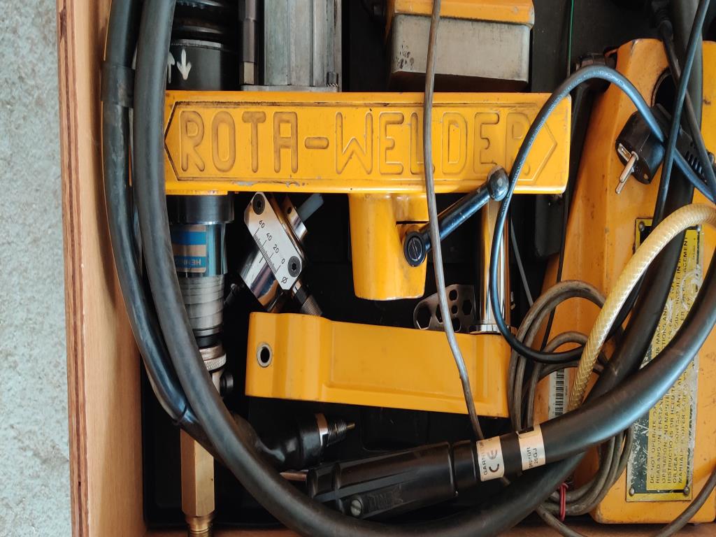 Equipos de taller y fontanería de la zona portuaria-3