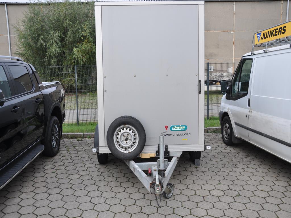 Equipos de taller y fontanería de la zona portuaria-2