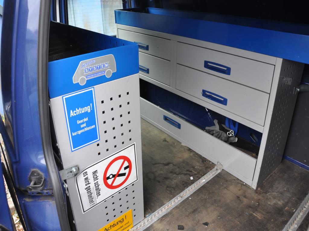 Dílenské/instalatérské vybavení z oblasti přístavu-7