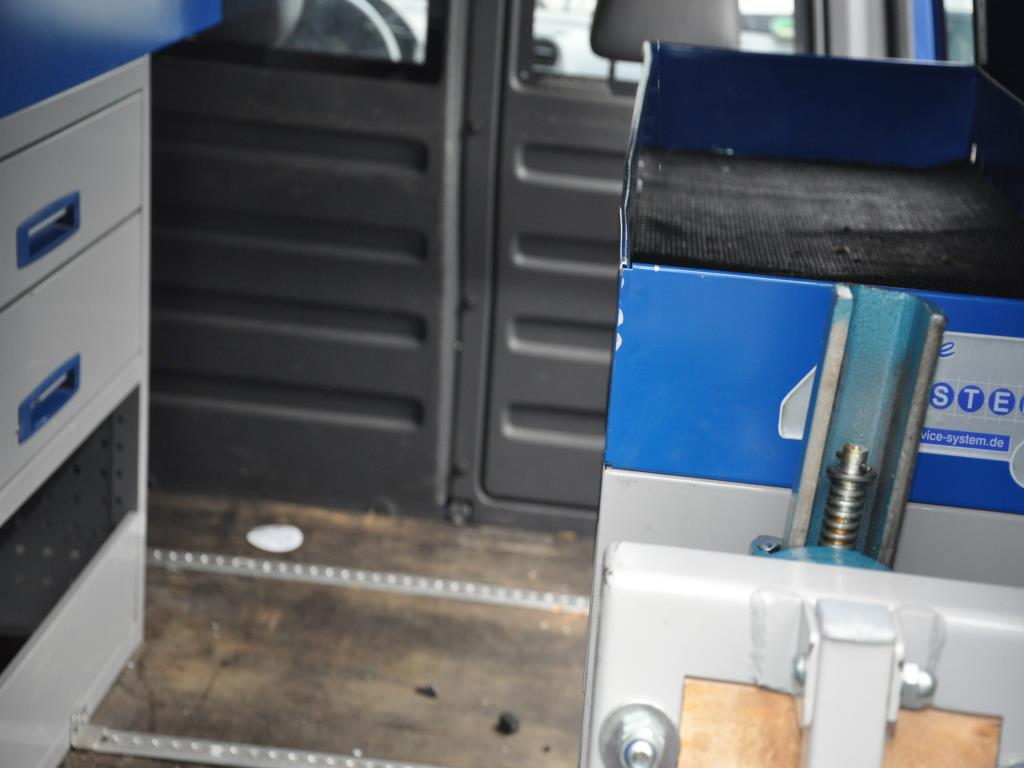 Dílenské/instalatérské vybavení z oblasti přístavu-8