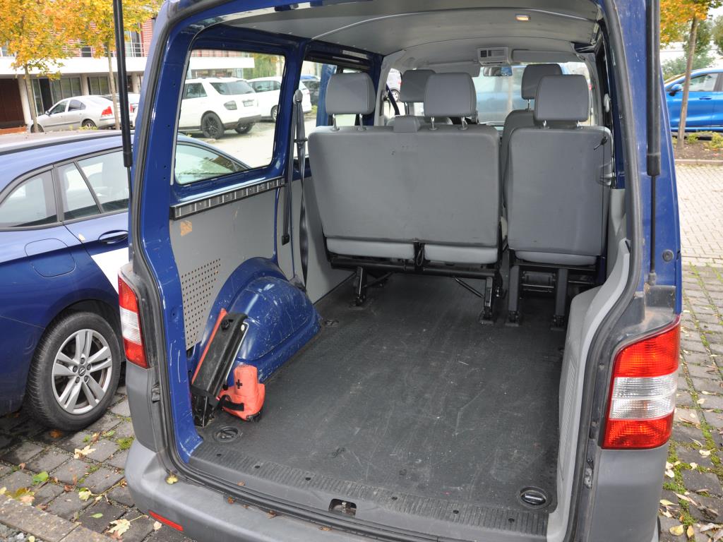 Dílenské/instalatérské vybavení z oblasti přístavu-13