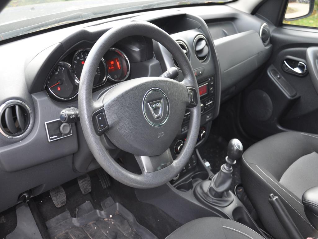 Equipos de taller y fontanería de la zona portuaria-10