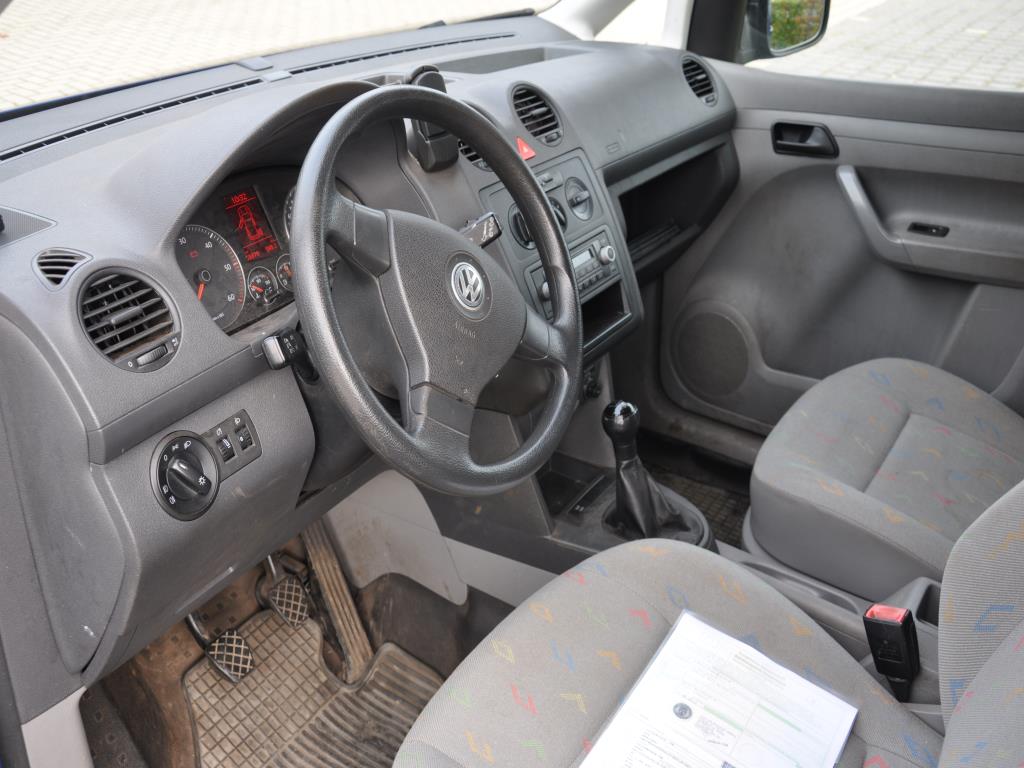 Equipos de taller y fontanería de la zona portuaria-10