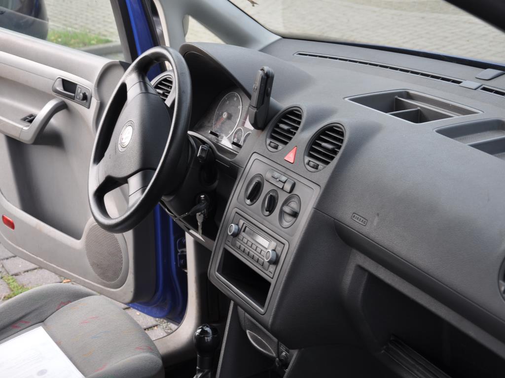 Equipos de taller y fontanería de la zona portuaria-11