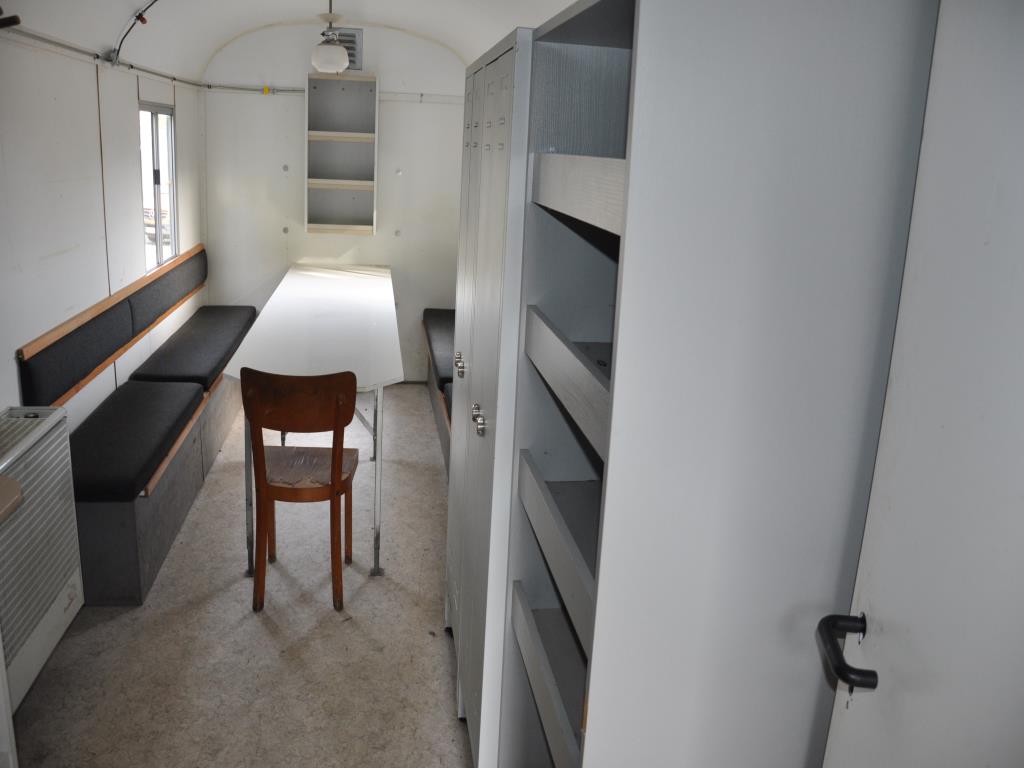 Različna oprema za menze in delavnice z območja pristanišča-11