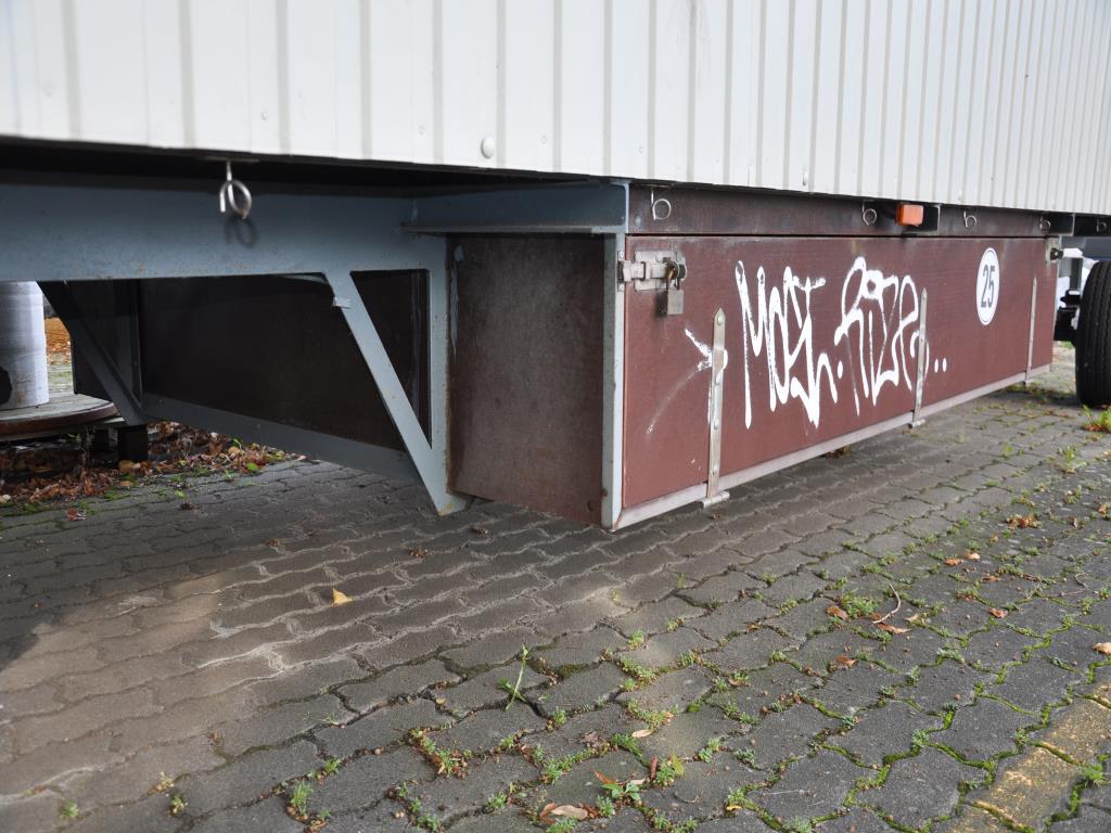 Različna oprema za menze in delavnice z območja pristanišča-13