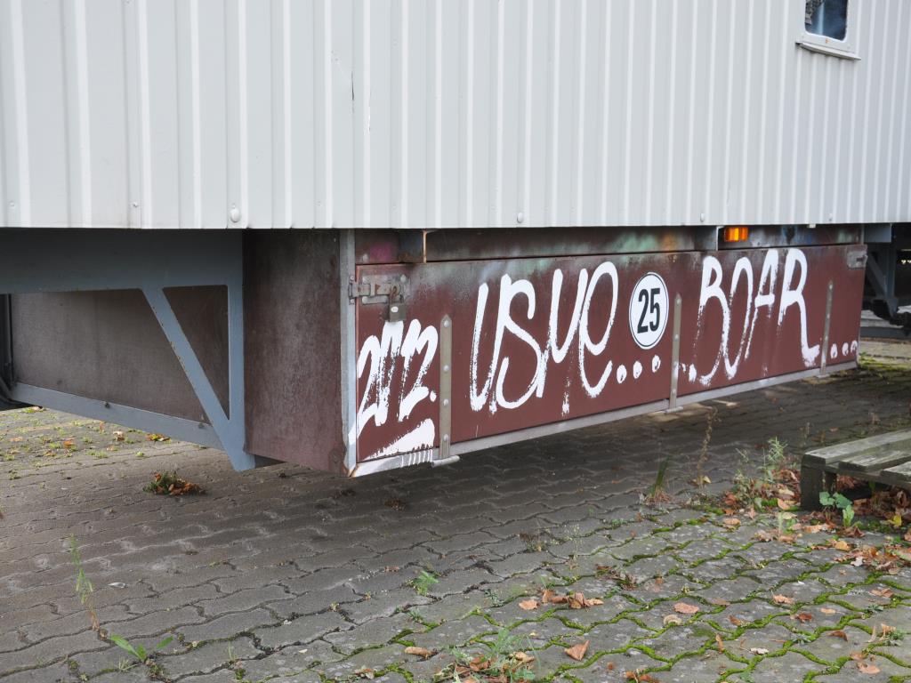 Različna oprema za menze in delavnice z območja pristanišča-14