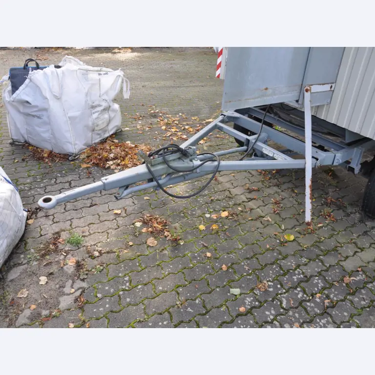 Diverse kantinebenodigdheden en werkplaatsaccessoires uit het havengebied-15