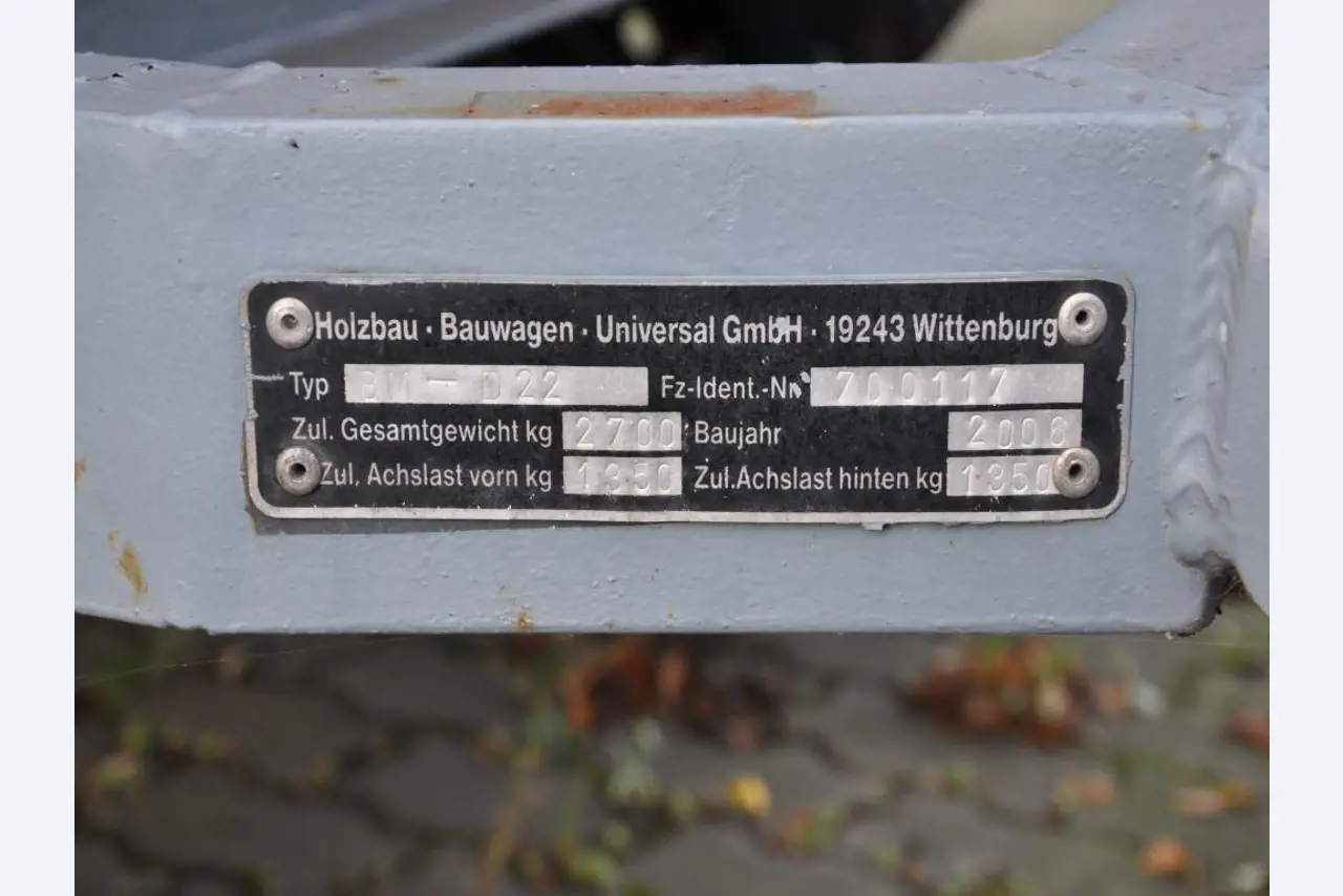 Diverse kantinebenodigdheden en werkplaatsaccessoires uit het havengebied-16