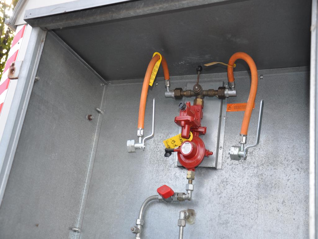 Različna oprema za menze in delavnice z območja pristanišča-22