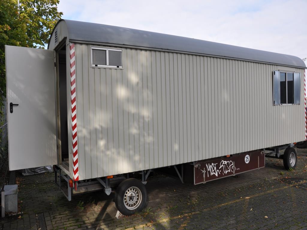 Različna oprema za menze in delavnice z območja pristanišča-3