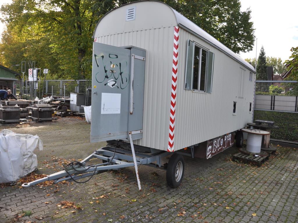 Različna oprema za menze in delavnice z območja pristanišča-4