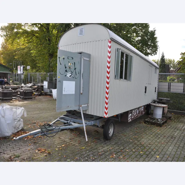 Diverse kantinebenodigdheden en werkplaatsaccessoires uit het havengebied-4