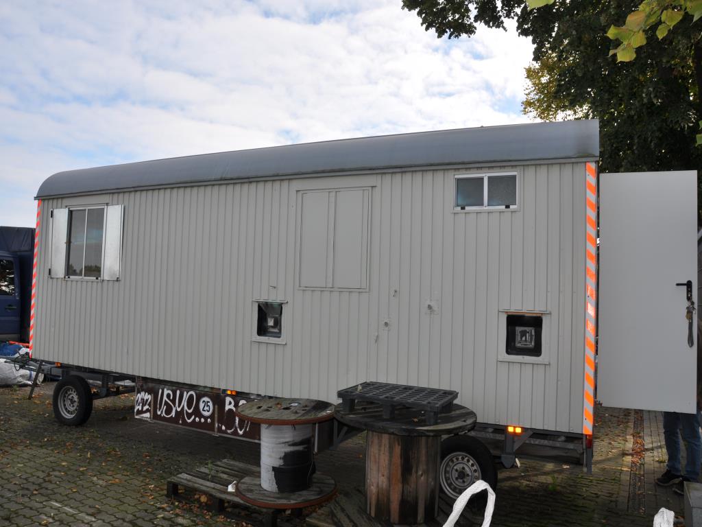 Različna oprema za menze in delavnice z območja pristanišča-5