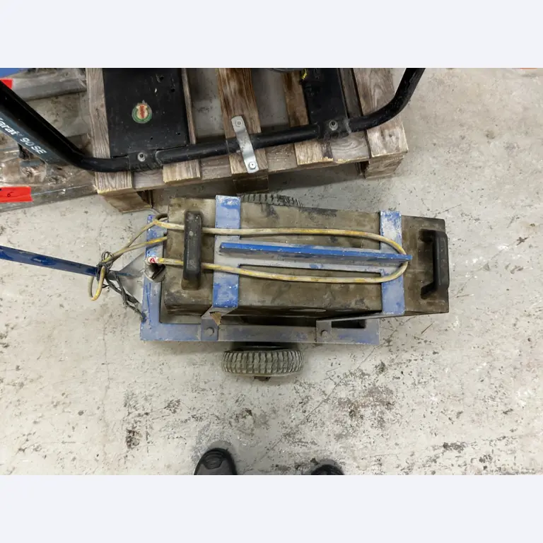 Werkstatt/ Klempnereinrichtung aus dem Hafenumfeld-5