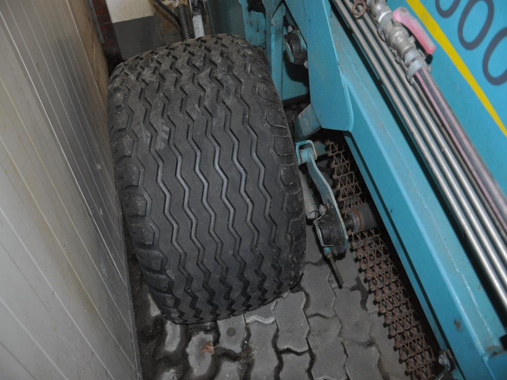 Diversos equipamentos de cantina e acessórios de oficina da zona portuária-9