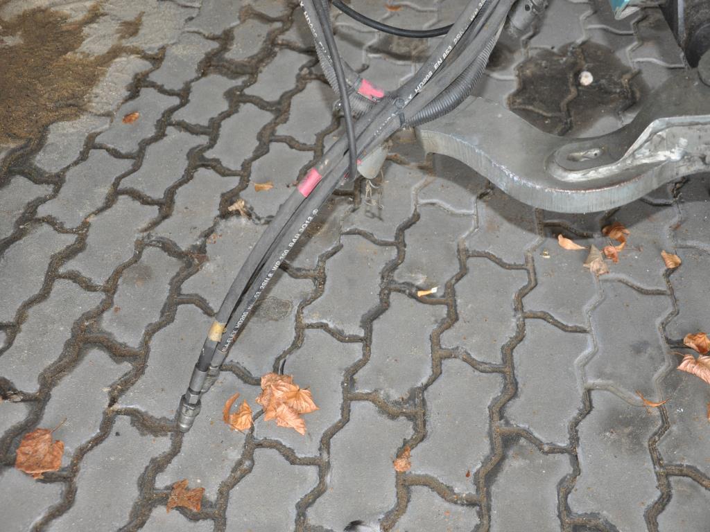 Diversos equipamentos de cantina e acessórios de oficina da zona portuária-10